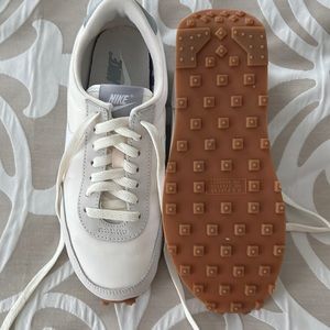 Nike off-white running shoes sz 7